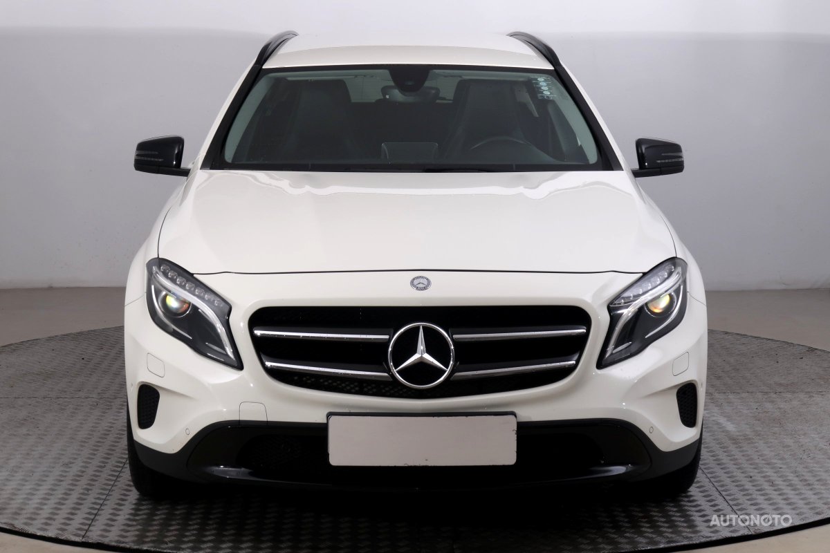 Mercedes-Benz GLA, 2016 - pohled č. 2