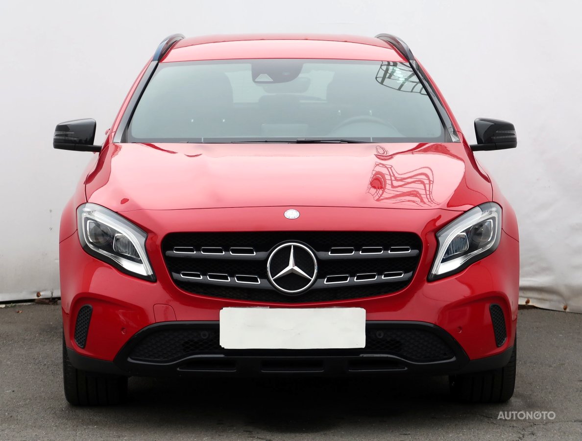 Mercedes-Benz GLA, 2018 - pohled č. 2