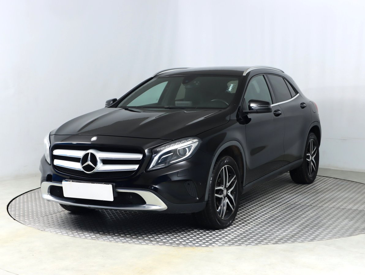 Mercedes-Benz GLA, 2017 - pohled č. 3
