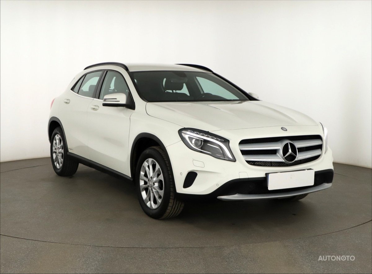 Mercedes-Benz GLA, 2016 - celkový pohled