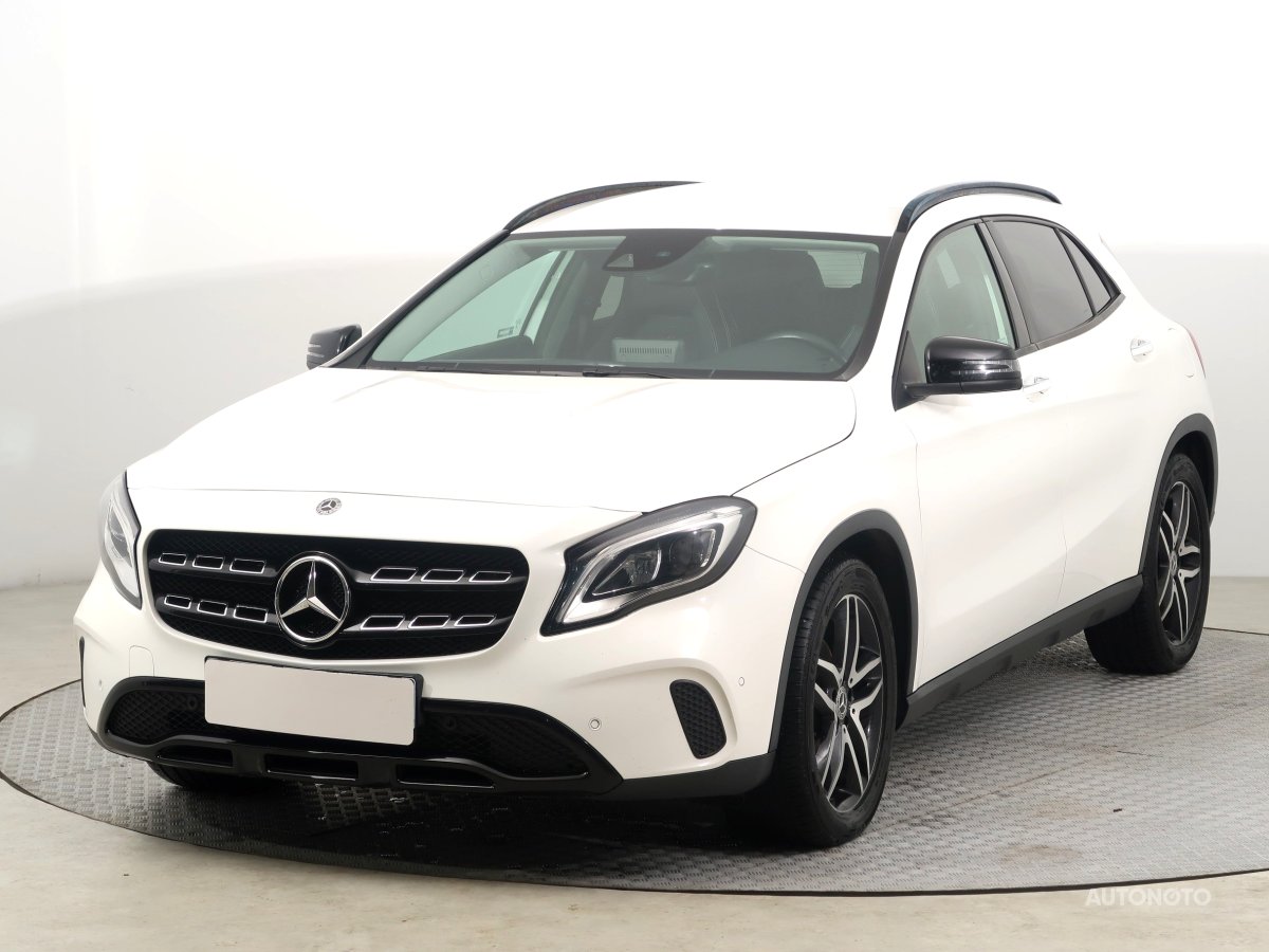 Mercedes-Benz GLA, 2018 - pohled č. 3