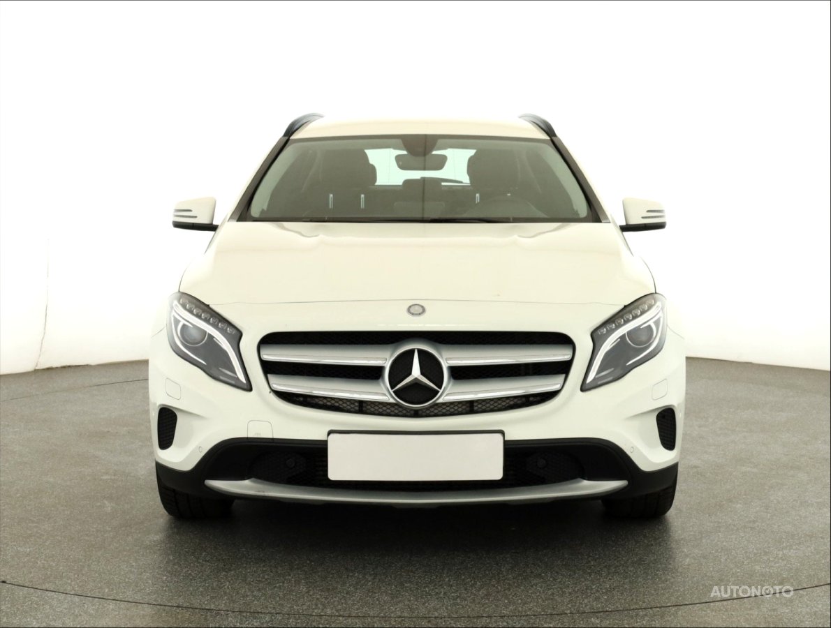 Mercedes-Benz GLA, 2016 - pohled č. 2