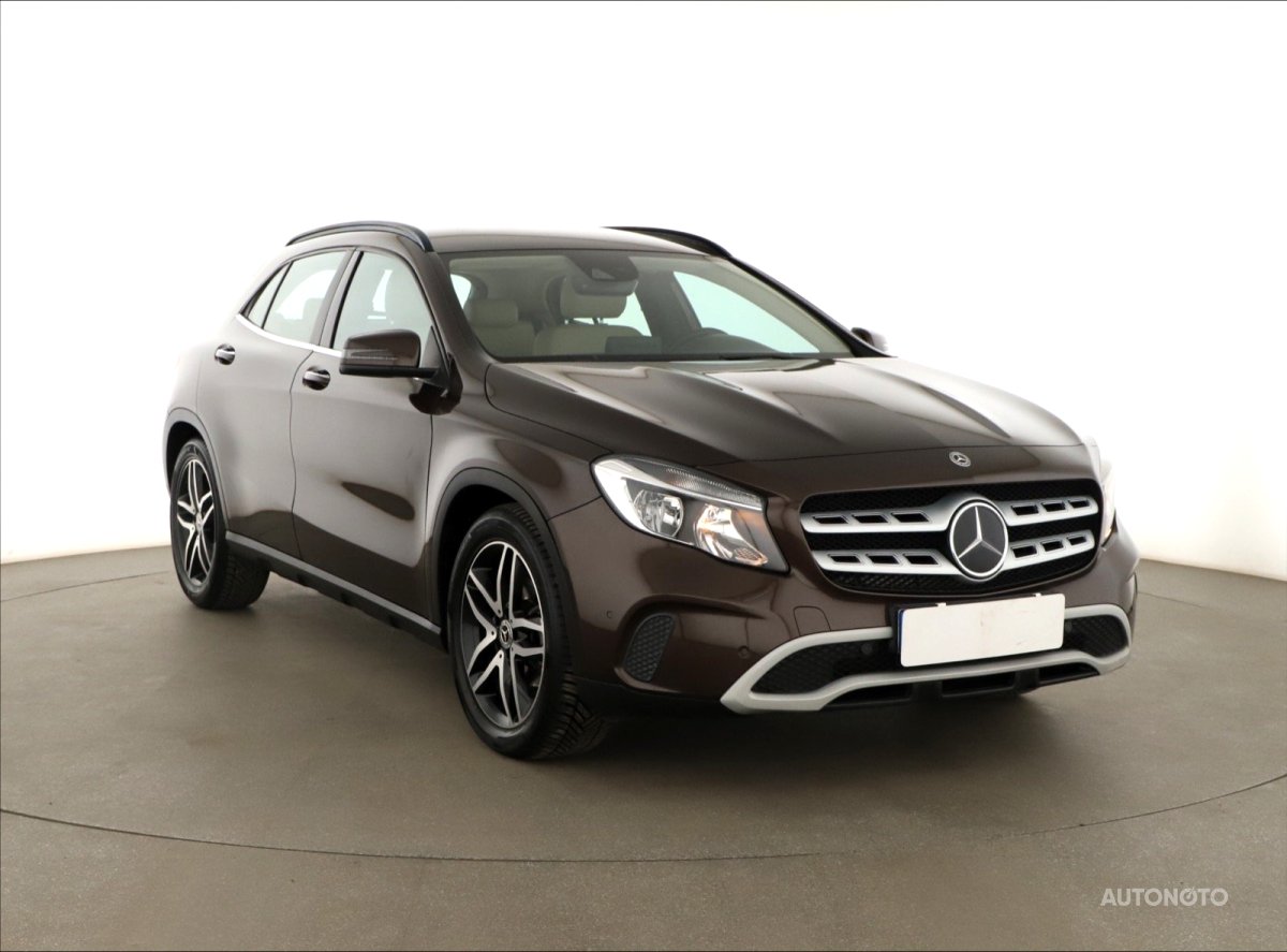 Mercedes-Benz GLA, 2017 - celkový pohled