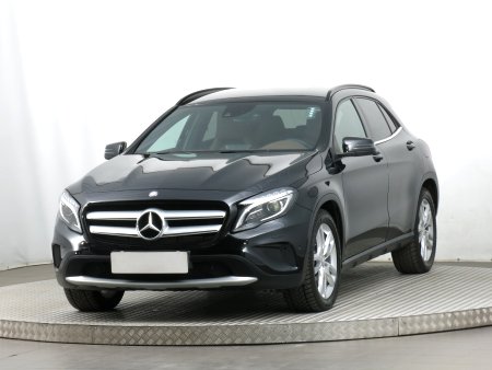 Mercedes-Benz GLA, 2015 - pohled č. 3
