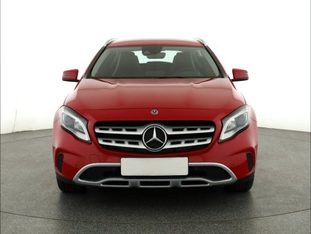 Mercedes-Benz GLA, 2018 - pohled č. 2