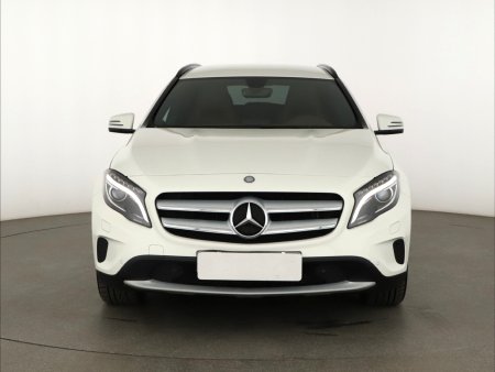 Mercedes-Benz GLA, 2014 - pohled č. 2