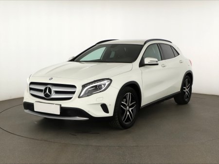 Mercedes-Benz GLA, 2014 - pohled č. 3