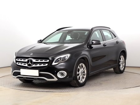 Mercedes-Benz GLA, 2018 - pohled č. 3