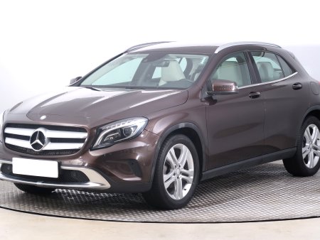 Mercedes-Benz GLA, 2014 - pohled č. 3