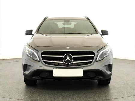 Mercedes-Benz GLA, 2016 - pohled č. 2