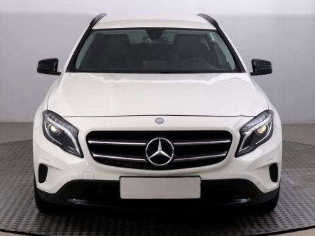 Mercedes-Benz GLA, 2016 - pohled č. 2