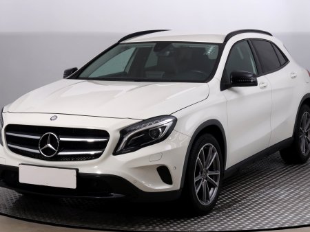 Mercedes-Benz GLA, 2016 - pohled č. 3