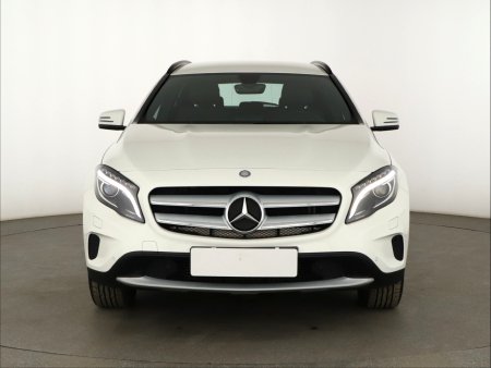 Mercedes-Benz GLA, 2016 - pohled č. 2