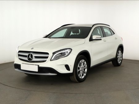 Mercedes-Benz GLA, 2016 - pohled č. 3