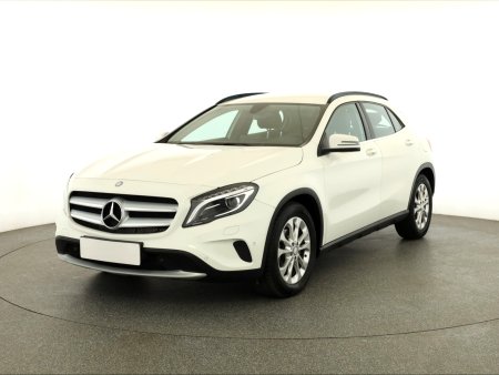 Mercedes-Benz GLA, 2016 - pohled č. 3