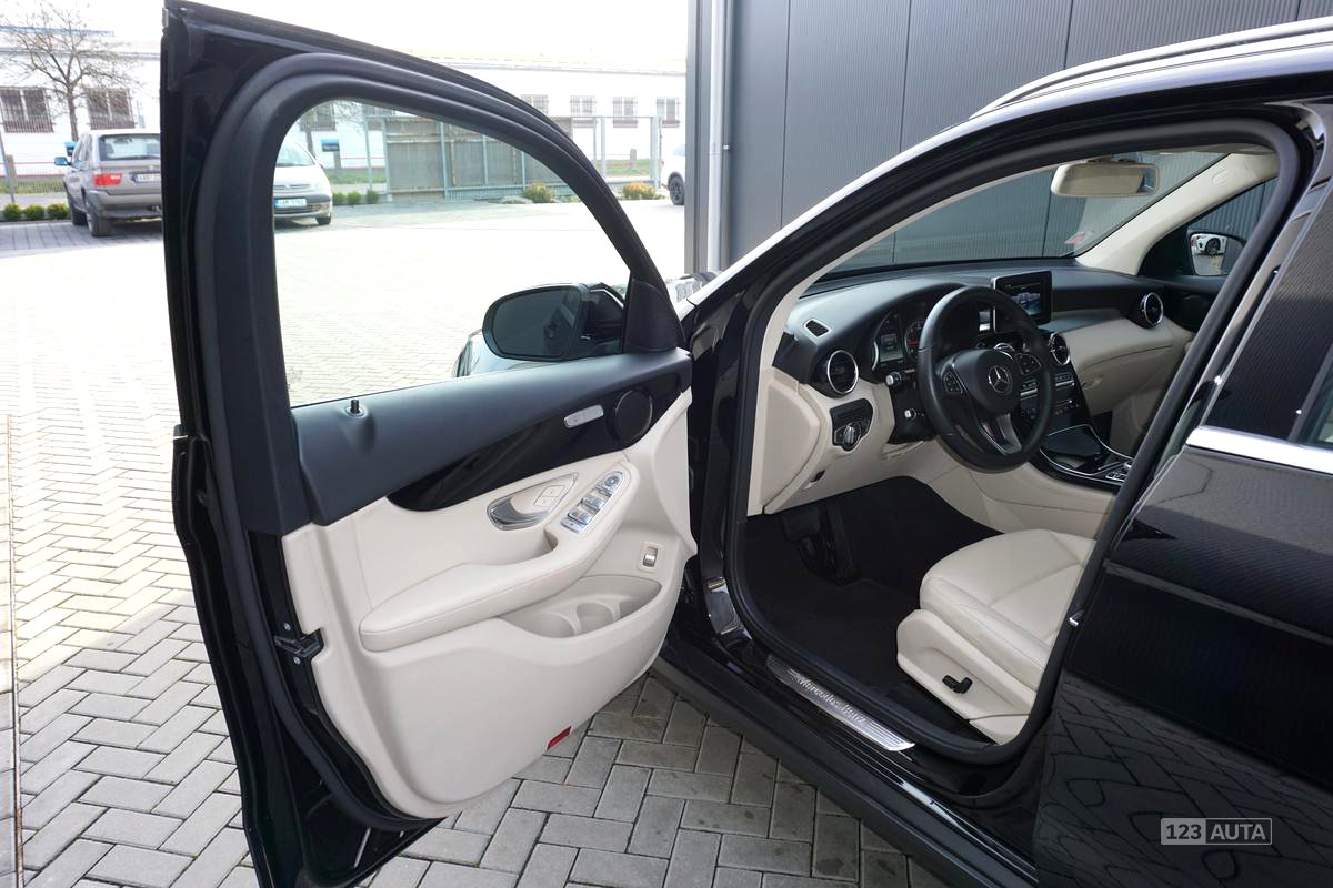Mercedes-Benz GLC, 2016 - pohled č. 10