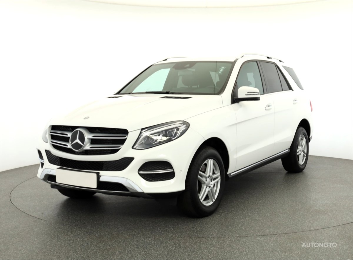 Mercedes-Benz GLE, 2016 - pohled č. 3