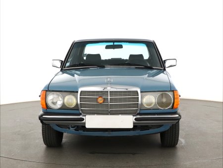 Mercedes-Benz Ostatní, 1982 - pohled č. 2