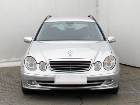 Mercedes-Benz Třída E, 2008 - pohled č. 2