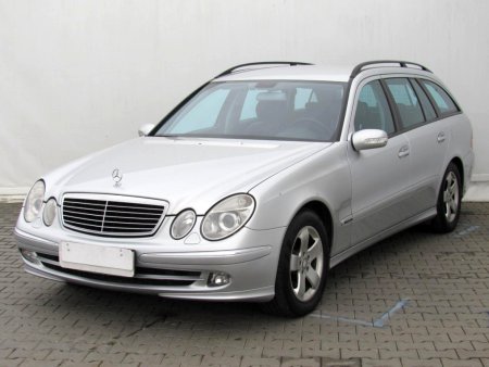 Mercedes-Benz Třída E, 2008 - pohled č. 3