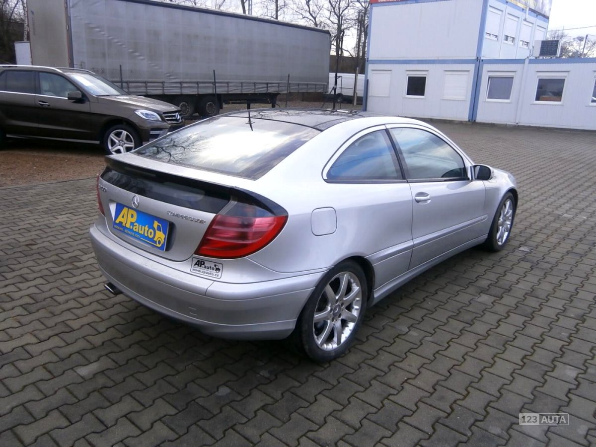 Mercedes-Benz Třídy C, 2001 - pohled č. 4