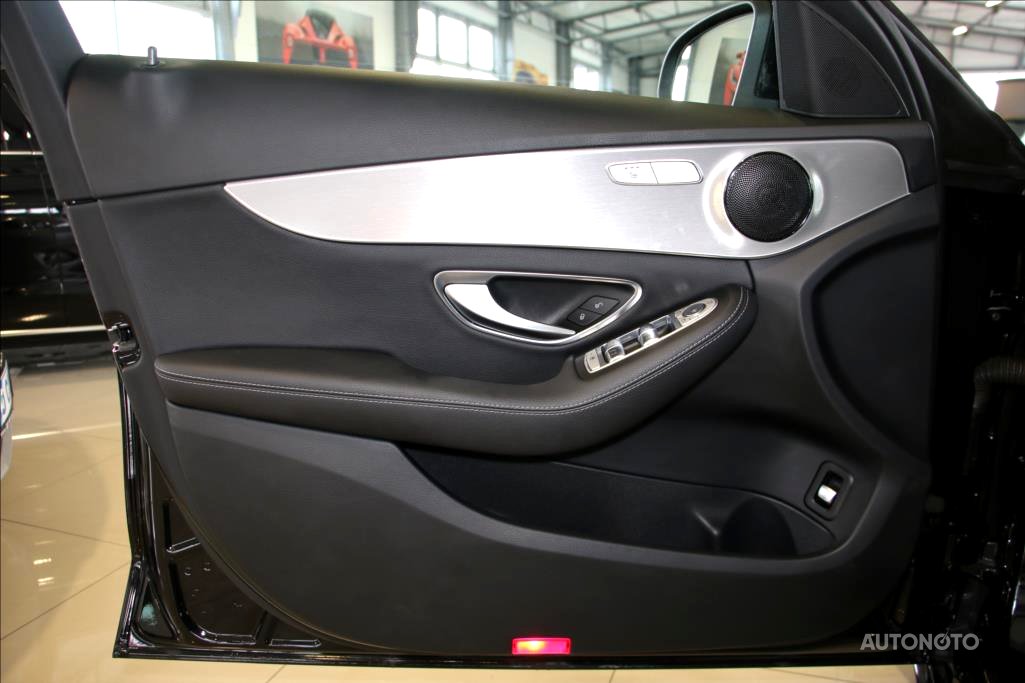 Mercedes-Benz Třídy C, 2017 - pohled č. 9