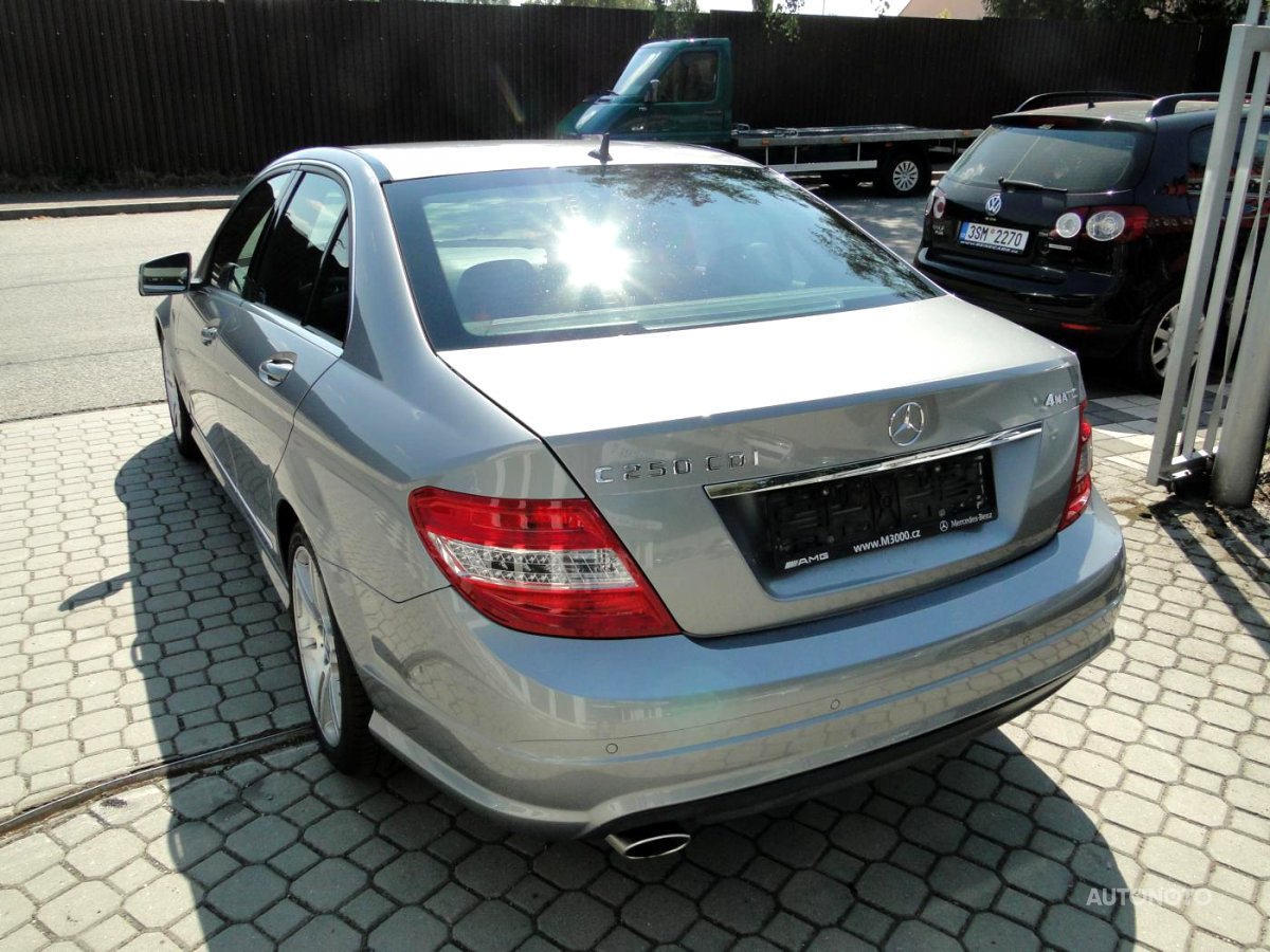 Mercedes-Benz Třídy C, 2011 - pohled č. 3