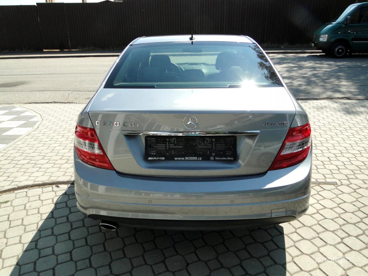 Mercedes-Benz Třídy C, 2011 - pohled č. 4