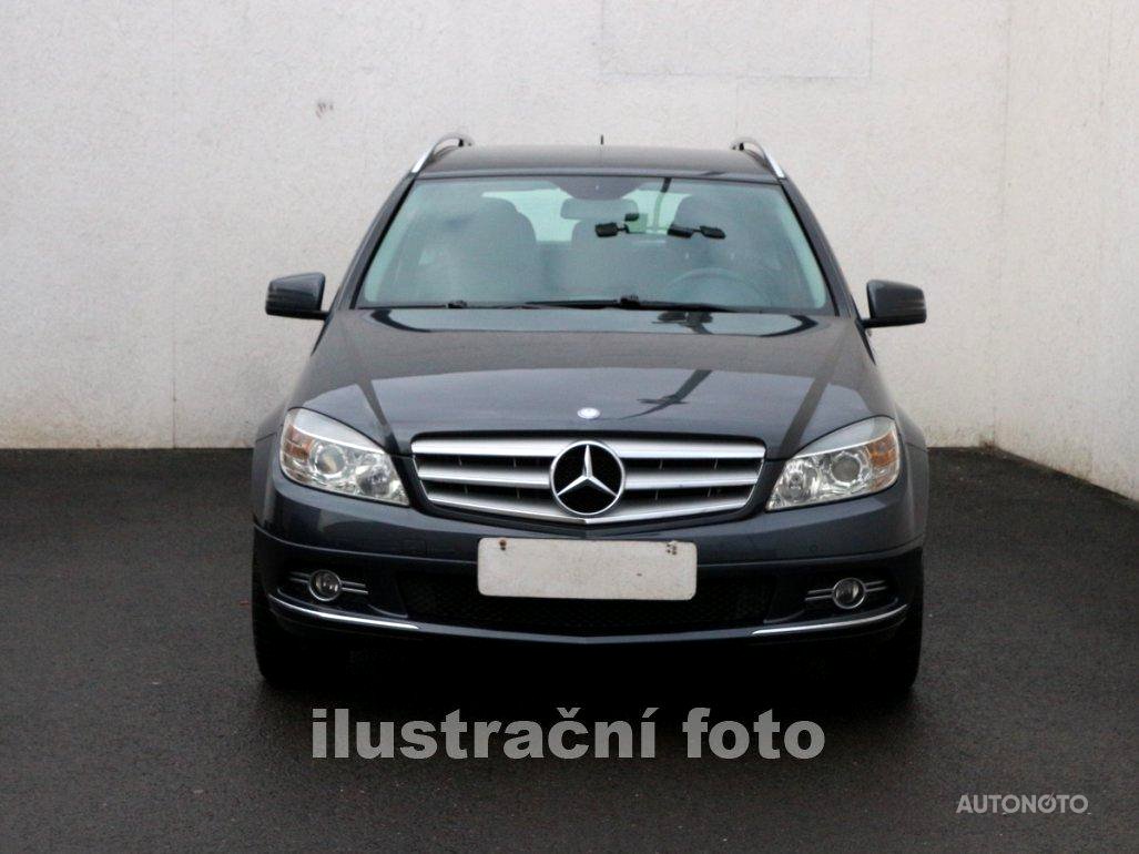 Mercedes-Benz Třídy C, 2014 - pohled č. 2