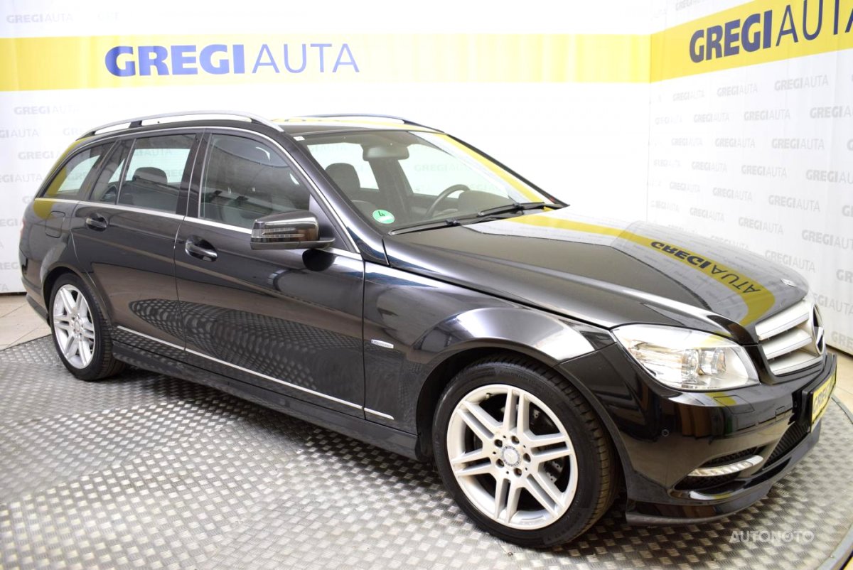 Mercedes-Benz Třídy C, 2010 - pohled č. 2