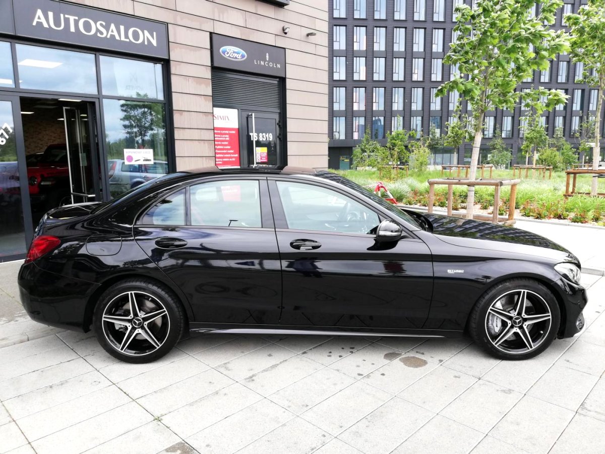 Mercedes-Benz Třídy C, 2019 - pohled č. 2