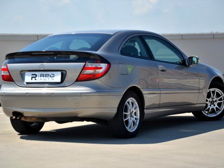 Mercedes-Benz Třídy C, 2006 - pohled č. 2