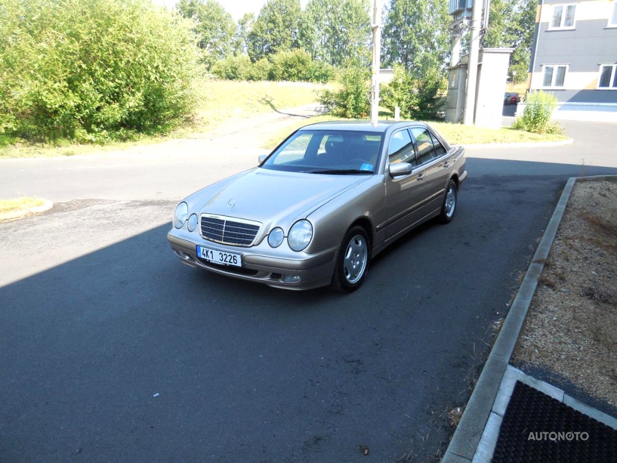 Mercedes-Benz Třídy E, 2000 - celkový pohled