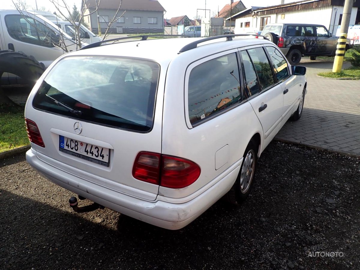 Mercedes-Benz Třídy E, 1998 - pohled č. 3