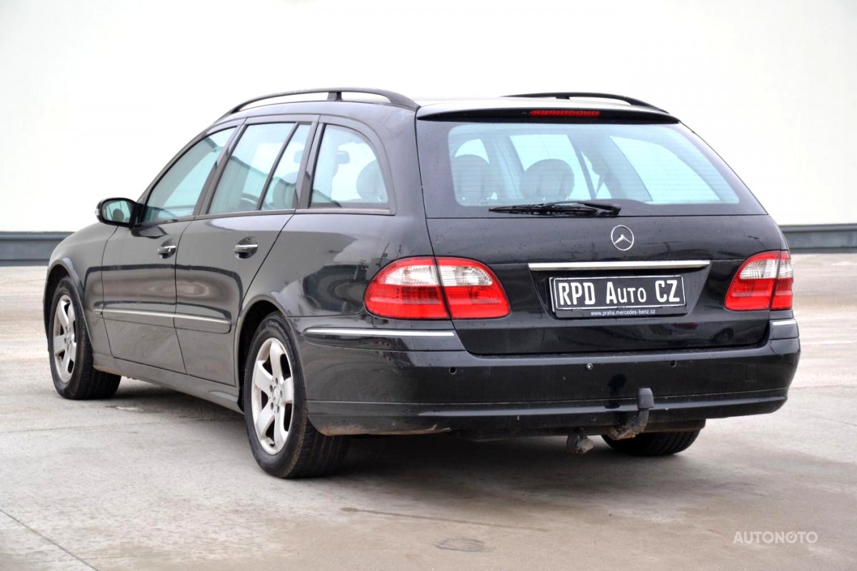 Mercedes-Benz Třídy E, 2004 - pohled č. 2