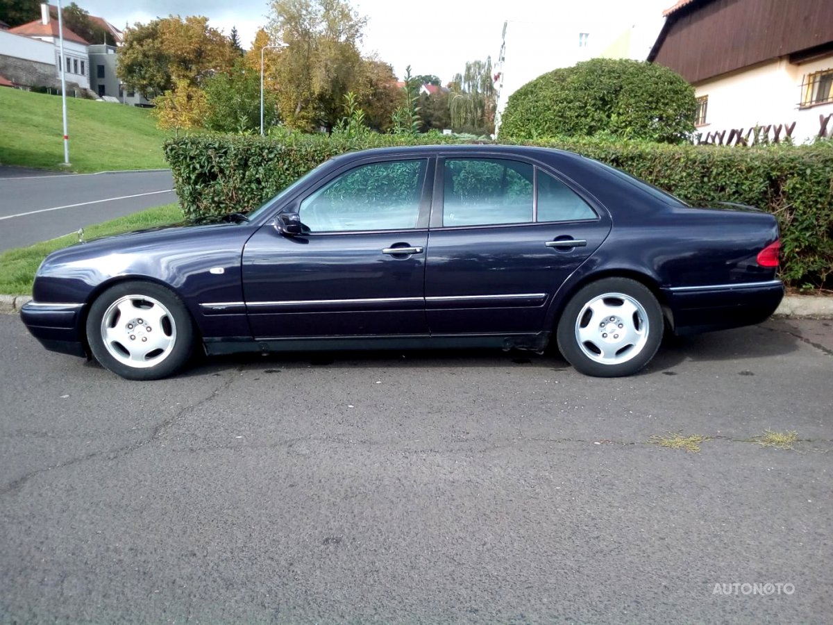 Mercedes-Benz Třídy E, 1999 - pohled č. 2