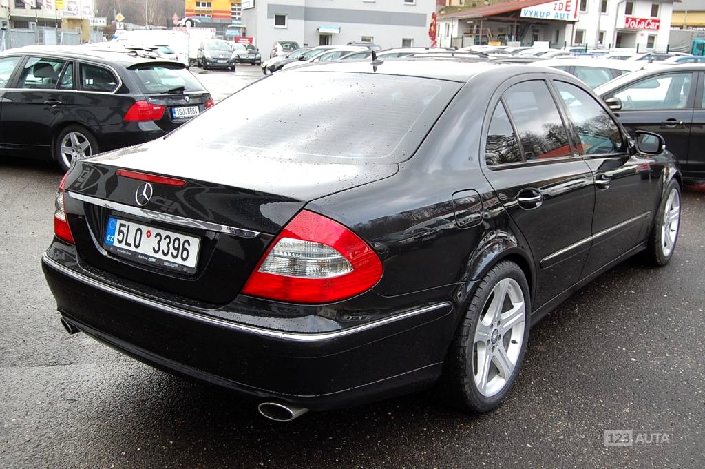 Mercedes-Benz Třídy E, 2008 - pohled č. 4
