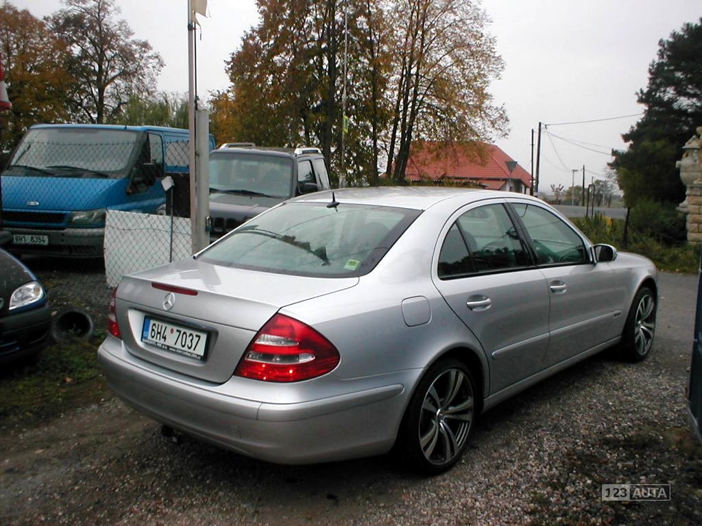 Mercedes-Benz Třídy E, 2002 - pohled č. 4