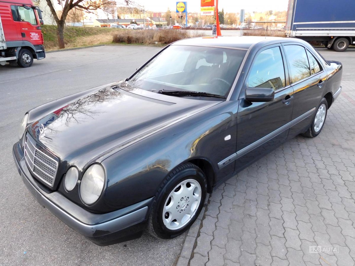 Mercedes-Benz Třídy E, 1997 - celkový pohled