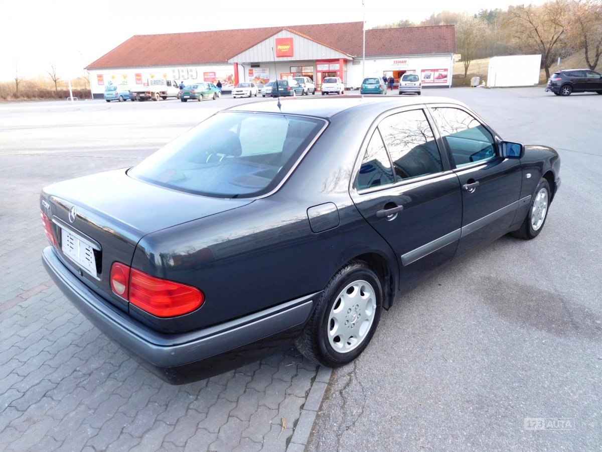 Mercedes-Benz Třídy E, 1997 - pohled č. 5