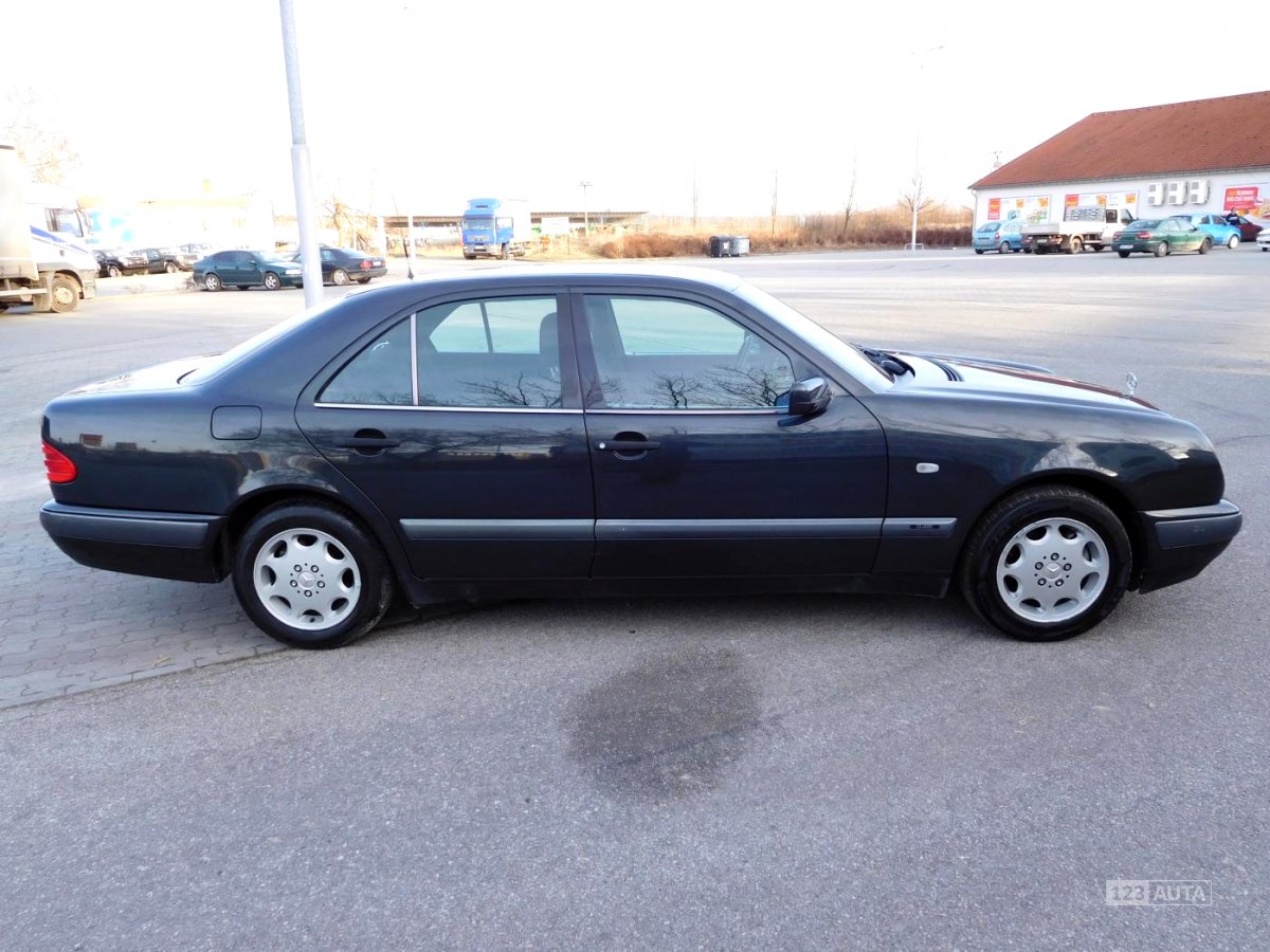 Mercedes-Benz Třídy E, 1997 - pohled č. 6