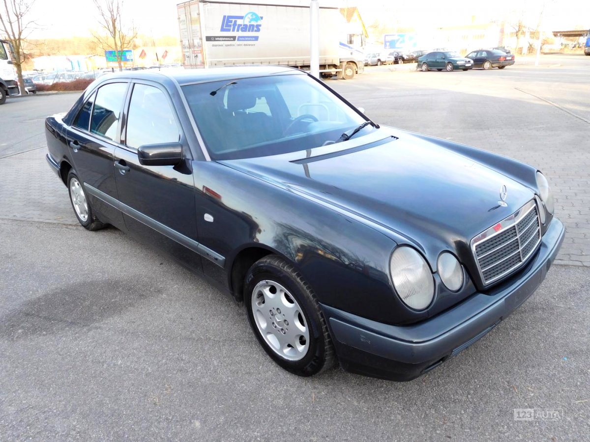 Mercedes-Benz Třídy E, 1997 - pohled č. 7