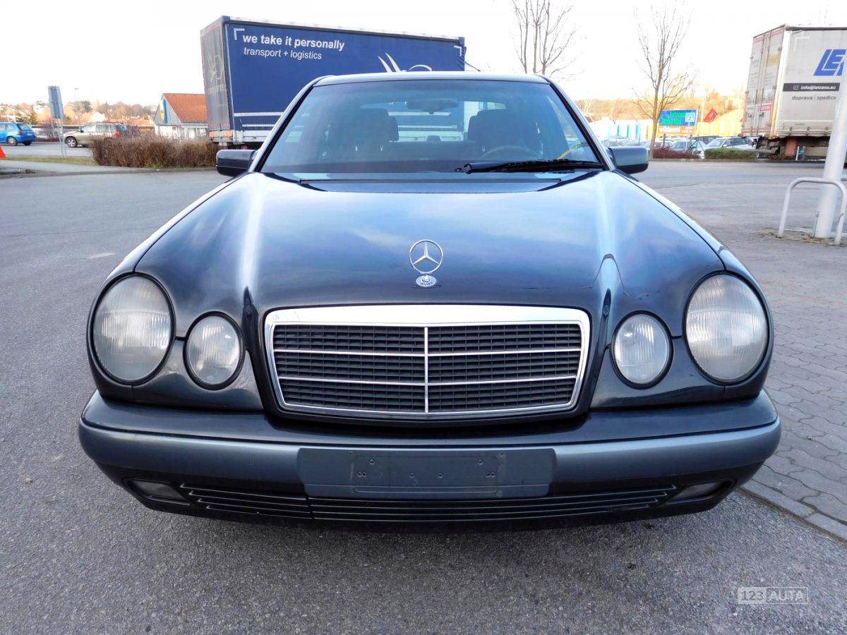 Mercedes-Benz Třídy E, 1997 - pohled č. 8