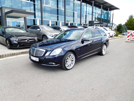 Mercedes-Benz Třídy E, 2009 - pohled č. 2