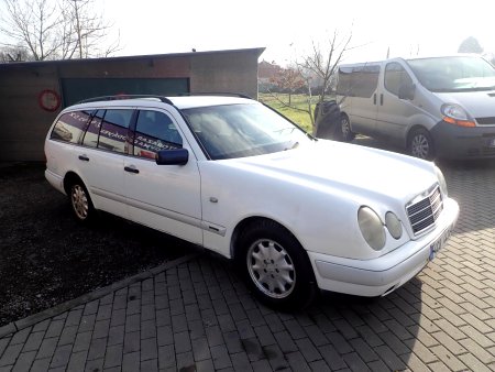 Mercedes-Benz Třídy E, 1998 - pohled č. 2