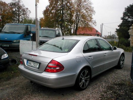 Mercedes-Benz Třídy E, 2002 - pohled č. 4