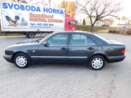 Mercedes-Benz Třídy E, 1997 - pohled č. 2