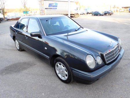 Mercedes-Benz Třídy E, 1997 - pohled č. 7