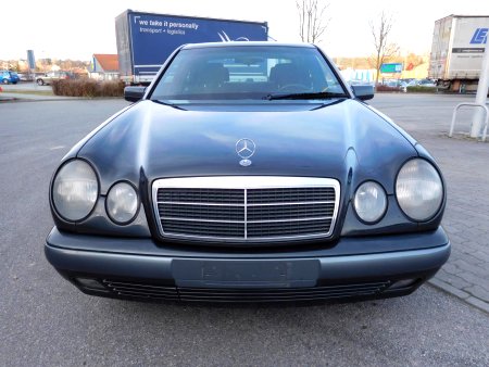 Mercedes-Benz Třídy E, 1997 - pohled č. 8
