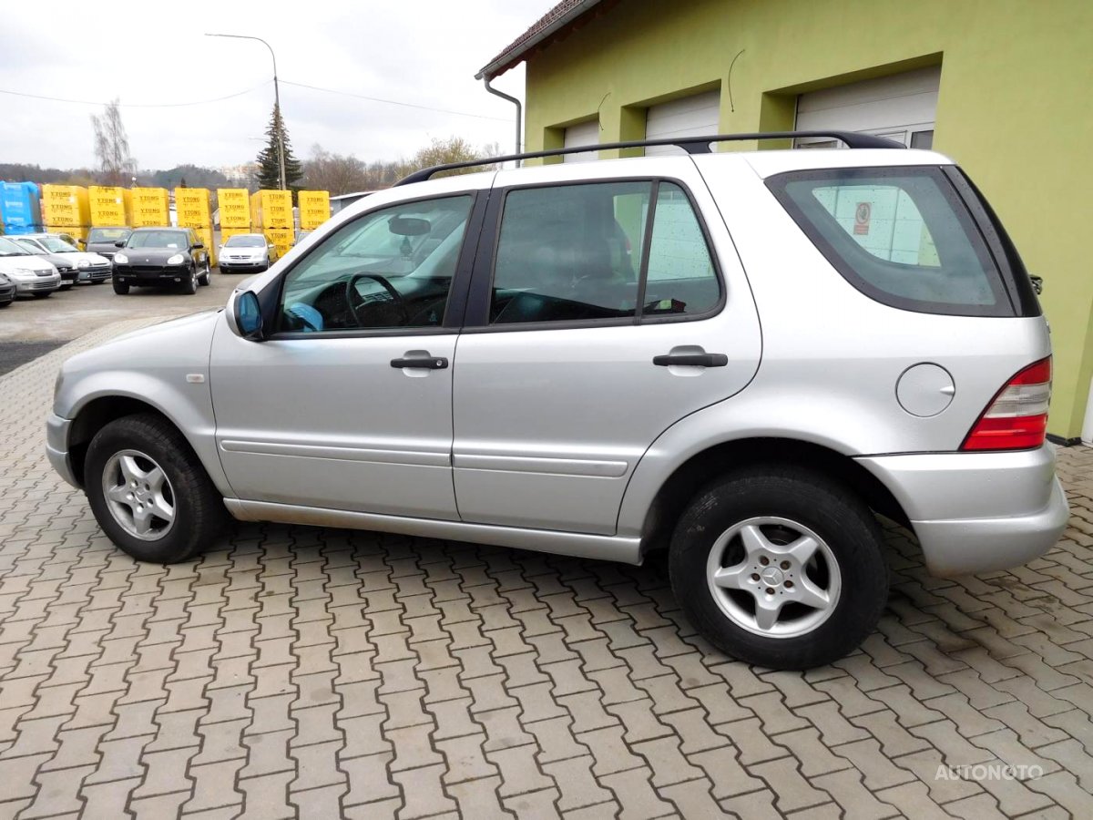 Mercedes-Benz Třídy M, 1999 - pohled č. 2